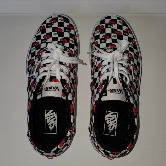 ❌️Sold❌️ VANS Doheny Cherry Checkerboard Skate Shoes US Size 4.5 - Picture 3 of 8